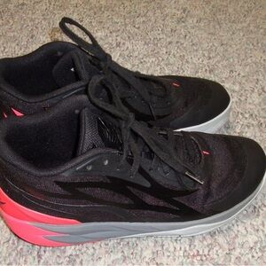 Puma LaMelo big kid shoes sz 4